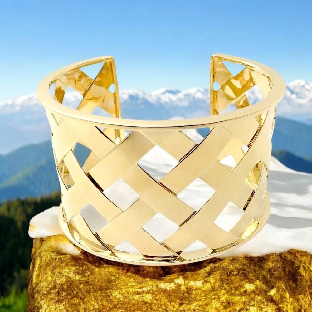 Authentic Verdura 18k Yellow Gold Criss Cross Wide Cuff Bracelet - Picture 2 of 13